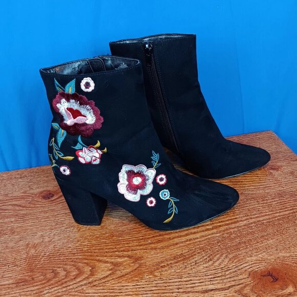 Express Boots Womens Sz 8 Faux Suede Embroidered Floral Ankle Booties Block Heel - Picture 14 of 15